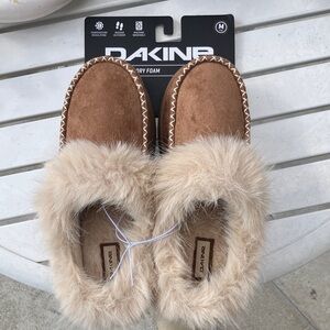 Dakine Tan Slippers with Faux Fur Trim